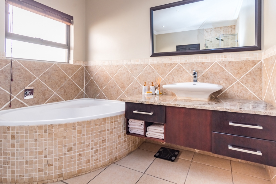 4 Bedroom Property for Sale in Club Milos Estate Free State